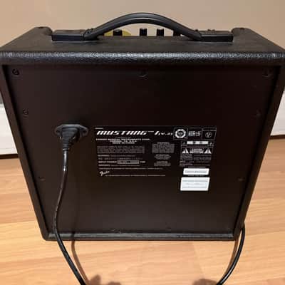 Fender Mustang I v2 modeling amp image 3