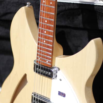 Rickenbacker 330 24-fret 2007 - Mapleglow image 7