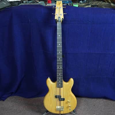 Vantage 650B Bass 1980 Natural image 2