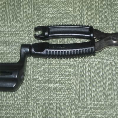 new (no package) very near A+ D'Addario Planet Waves PRO-WINDER Black String Winder & Cutter & Bridge Pin Puller DP0002 for guitar, mandolin, ukulele & banjos (black hard plastic with hardened steel wire cutters) just has few minor natural imperfections image 21