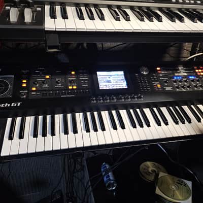Roland V-Synth GT v2 61-Key Elastic Audio Synthesizer 2007 - 2009 - Black