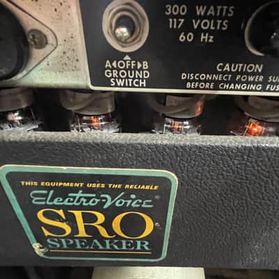 Fender Twin Reverb 2-Channel 100-Watt 2x12" Guitar Combo 1972 - 1976 - Silverface image 5