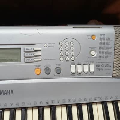 Yamaha YPT-300 61 Key Electronic Portable Keyboard image 4