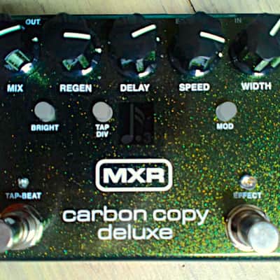 MXR M292 Carbon Copy Deluxe Analog Delay 2017 - Present - Green image 4