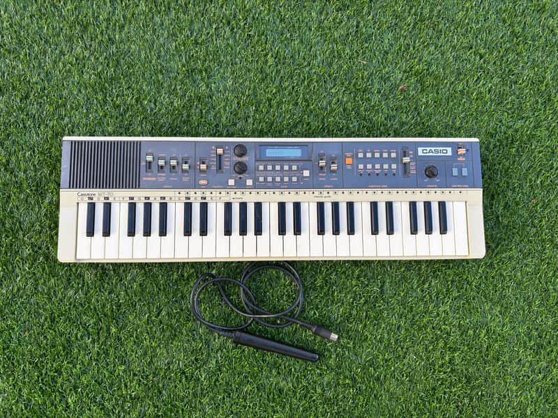 Casio MT-70 Casiotone 49-Key Synthesizer | Reverb Canada