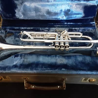 Bach Stradivarius Bb Trumpet 1975-1976 - Silver image 1