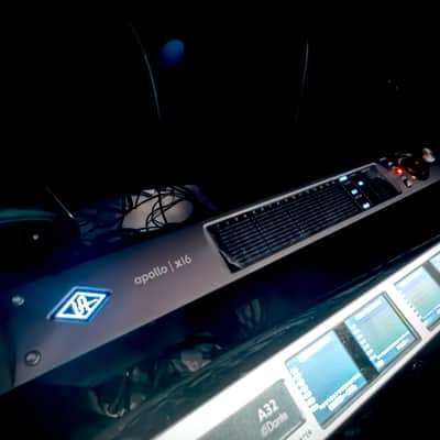 Universal Audio Apollo X16 Heritage Edition - dark charcoal image 2