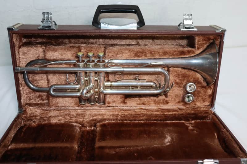 Yamaha YTR-334S Bb Trumpet Silver Plate Finish with Hard Case