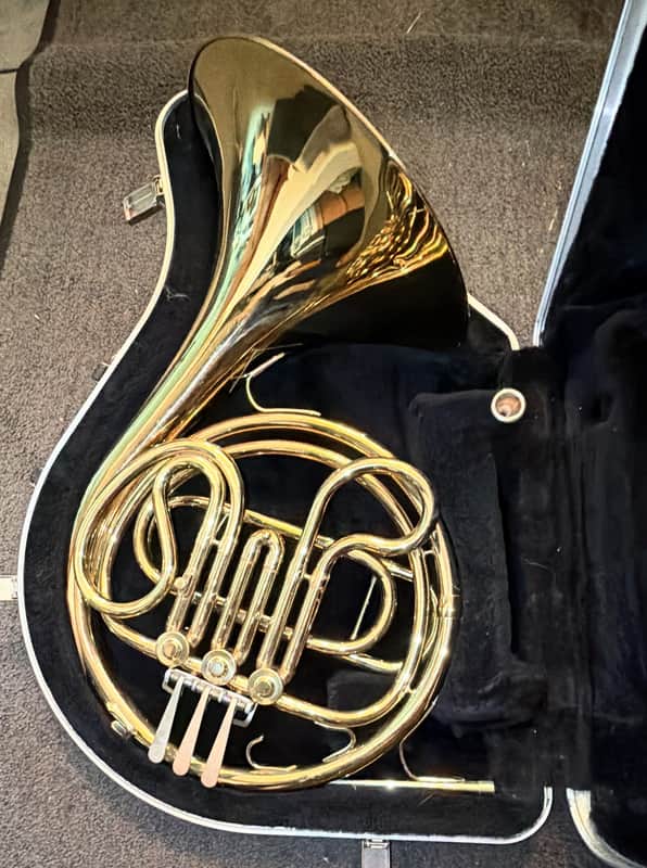 CONN 14D Single French Horn "F" W/ Original Conn Hardcase PLAYER image 1