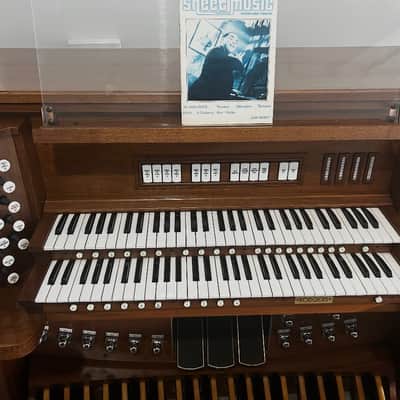 Rodgers Organ w/ 32 Note Pedalboard, External Speakers, & Bench! image 1