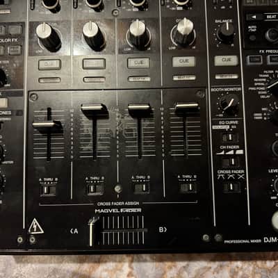 Pioneer DJM-900NXS2 4-channel DJ Mixer with Effects 2010s - Black image 4