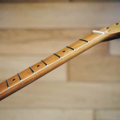 Stratocaster Neck – Roasted Maple | 22 Frets | Light Gloss Finish | Bone Nut imagen 6