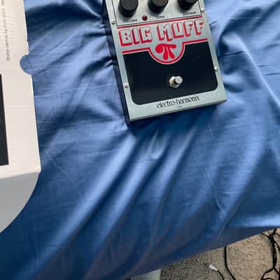 Electro-Harmonix Big Muff Pi 2000 - Present - Silver / Black / Red image 2