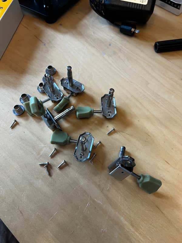 Tuning heads - vintage green gibson style 2025 - green & silver image 1