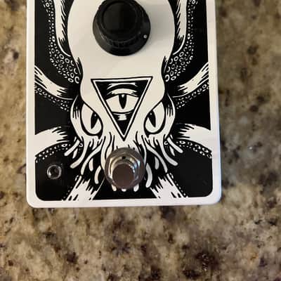 Magic Pedals Dunwich Amps Cthulhu Fuzz 2023 - White image 1
