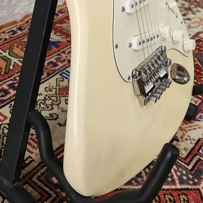 VINTAGE MIJ! Fender ST-557 Stratocaster Vintage White w/ Original One Piece Curly Maple Neck 1985-1987 Japan image 3