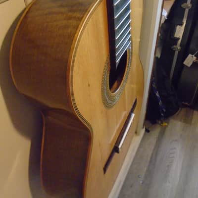 Viuda De Santos Hernandez Guitarrería labeled guitar image 8