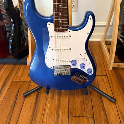 Squier  Stratocaster with Rosewood Fretboard 2021 Metallic Blue image 4