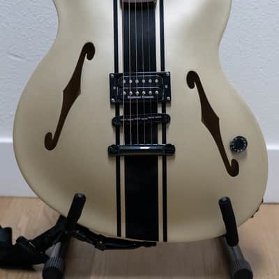 Fender Tom DeLonge Starcaster image 2