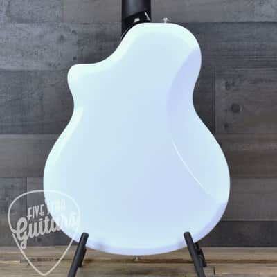 Pre-Owned Supro 1224DBHT Limited Edition David Bowie 1961 Dual Tone Hardtail - White with Hardshell Case image 2