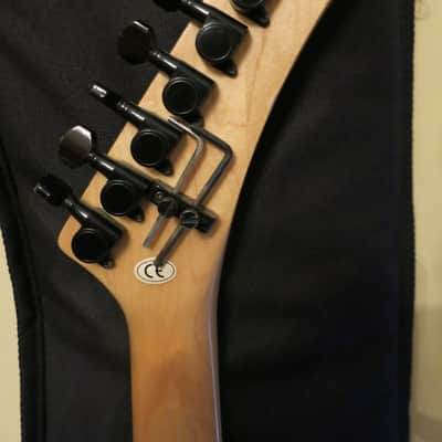 Kramer Striker FR-400-S (FR400S) Green Crackle Finish 24-Fret EMG Humbucker w/ Gig Bag image 6