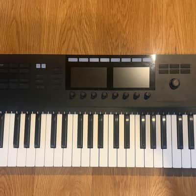 Native Instruments Komplete Kontrol S61 Mk2 2010s - Black image 1