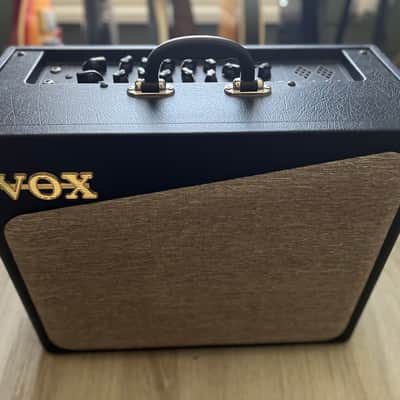 Vox AV30G 30-Watt 1x10 Analog Modeling Guitar Combo 2010s - Black image 1