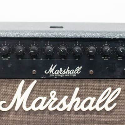 Marshall 3520 200W 1 x 15 Bass Combo Amplifier with Amp Cover