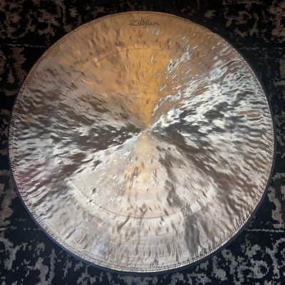 Zildjian 17" Gou Gong with Etched Logo - Traditional image 1