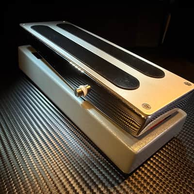 R Weaver FX Midnight Vibe with Shin-Ei 5 Pin speed control expression pedal, year 2022. image 19