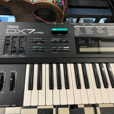 Yamaha DX7IIFD 16-Voice Synthesizer with Floppy Drive 1986 - 1989 - Black