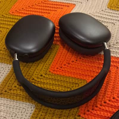 Apple AirPod Max - Excellent Headphones! - incredible Sound and Noise Cancellation! - image 2