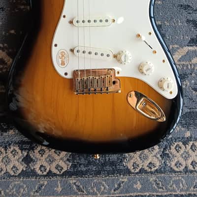 Fender 50th Anniversary American Deluxe Stratocaster 2004 - Sunburst image 2