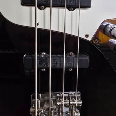 Fender Standard Jazz Bass with Rosewood Fretboard 1999- Bartolini Pick Ups- Black image 5