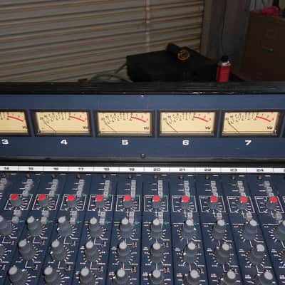 Soundcraft-8000-mixing-console-32-x-8-recording-mixer-works-great-tested image 2