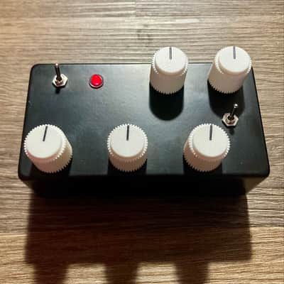 Minimal Drone (Rucci Handmade Synthesizer) image 1