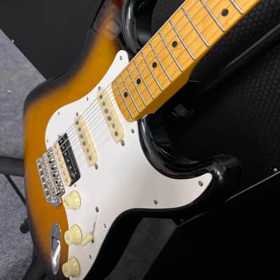 Fender JV Modified '50s Stratocaster HSS 2022 - Present - 2-Tone Sunburst image 3