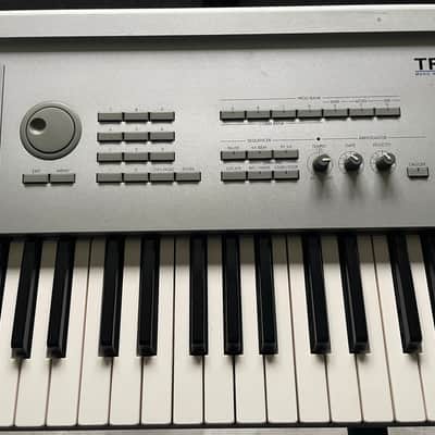 Korg Triton 61-Key 62-Voice Polyphonic Workstation 1999 - 2000 - Silver image 5
