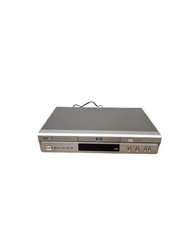 Hitachi DV-P305E - Media Player - Excellent w/ Original Box image 1