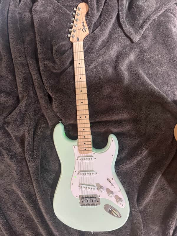 Squier Affinity Series Stratocaster with Indian Laurel Fretboard 2018 - 2022 - Surf Green image 1