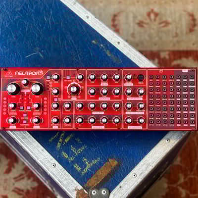 Behringer Neutron Synthesiser