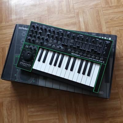 Discontinued : Roland SYSTEM-1 synthesizer