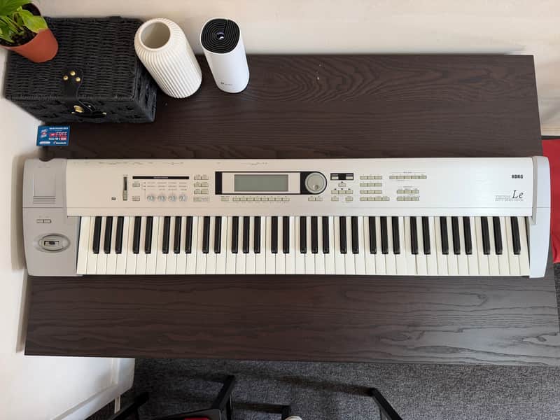 Korg Triton LE 61-Key 62-Voice Polyphonic Workstation (2000 - 2002