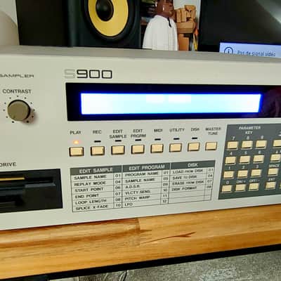 Akai S900 MIDI Digital Sampler 1986 - White image 3