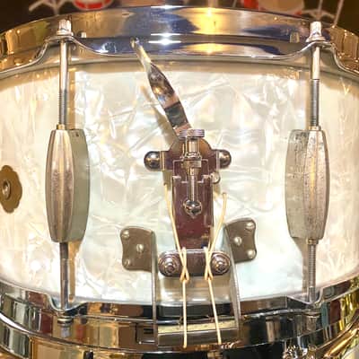 Slingerland Gene Krupa Radio King 6.5x14"  8-Lug 3-Ply Maple Shell Snare Drum 3-Pt Strainer 1940s White Marine Pearl image 2