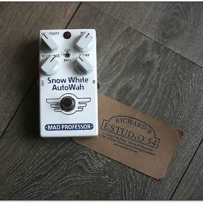 Mad Professor Snow White Auto Wah with Guitar/Bass Switch image 1