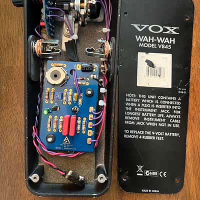 V845 Wah chassis w/Area 51 drop-in kit image 3
