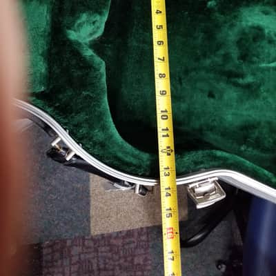 SKB Deluxe Acoustic Guitar Hard Case with Wheels image 6