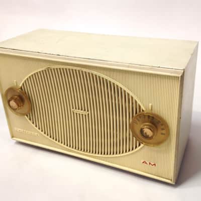 1950's Admiral 5R5 Y3021A Tube Radio - 1950's Admiral 5R5 Y3021A Tube Radio image 2