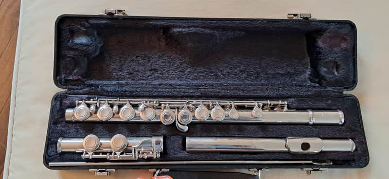 Armstrong 104 Student Model Flute with C Foot, Offset G - Silver-Plated image 1